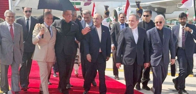 İran Cumhurbaşkanı Pezeşkiyan, Pakistan’da