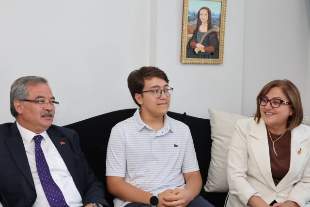 BAŞKAN FATMA ŞAHİN’DEN LGS ŞAMPİYONLARINA TAM ALTIN ÖDÜLÜ