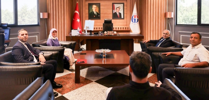 Neslihan Çeber ve Umut Zeybek, Rektör Doğan ile bir araya gelerek çeşitli konularda istişarelerde bulundu.