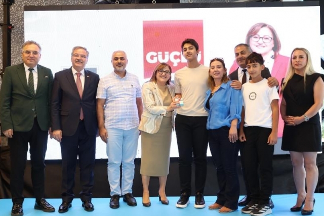 Şahin, Gazi Şehrin 2026 YKS ve LGS şampiyonlarıyla buluştu