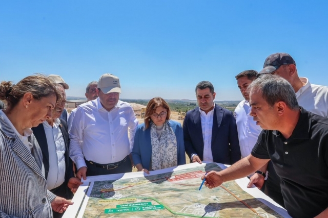 Şahin, Mavikent-Havalimanı Yolu'ndaki Çalışmaları Yerinde İnceledi