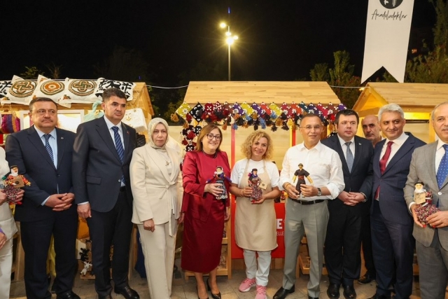 Hemşehri Dernekleri Festivali'nde 160 bin kişi bir araya geldi.