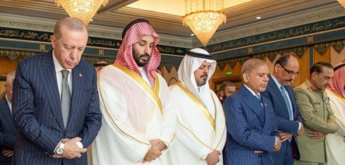 Cumhurbaşkanı Erdoğan, Mekke'de Selman ve Şerif ile cuma namazını kıldı