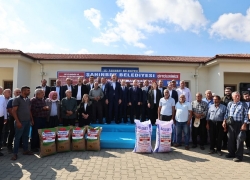 Şahinbey Belediyesi'nden çiftçilere bin 800 ton tohum desteği
