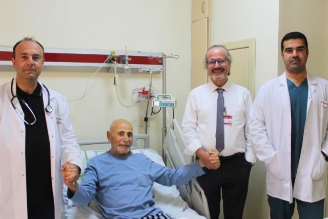 GAÜN Hastanesi’nde 83 yaşındaki hastaya zorlu aort ameliyatı