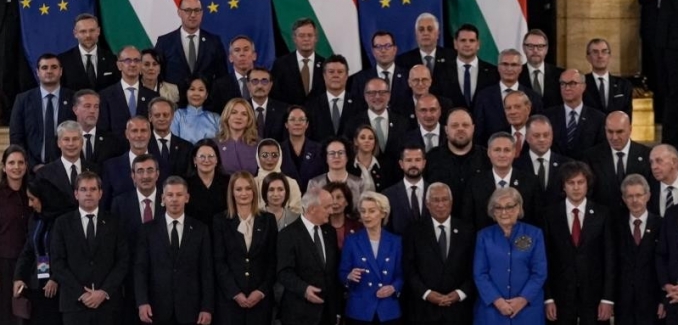 Cumhurbaşkanı Yardımcısı Yılmaz, Macaristan'da liderlerle aile fotoğrafında yer aldı