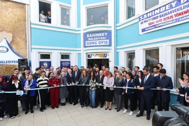 Şahinbey Belediyesi, üniversite öğrencilerine "Genç Ofisi" açtı
