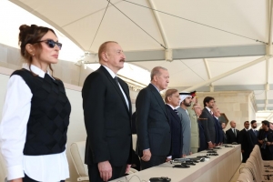 Cumhurbaşkanı Erdoğan, 8 Kasım Zafer Günü'nün kutlandığı tören alanında