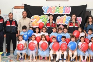 Jandarmadan çocuklara 23 Nisan sürprizi