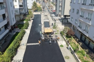 ŞEHİTKAMİL'DE YOLLAR YENİLENİYOR