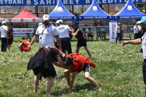 Şahinbey, Okul Sporları Aba Güreşi Türkiye Şampiyonası'na ev sahipliği yaptı