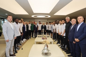 Şahinbey Ampute Futbol Takımı şampiyonluk kupasını kaldırdı